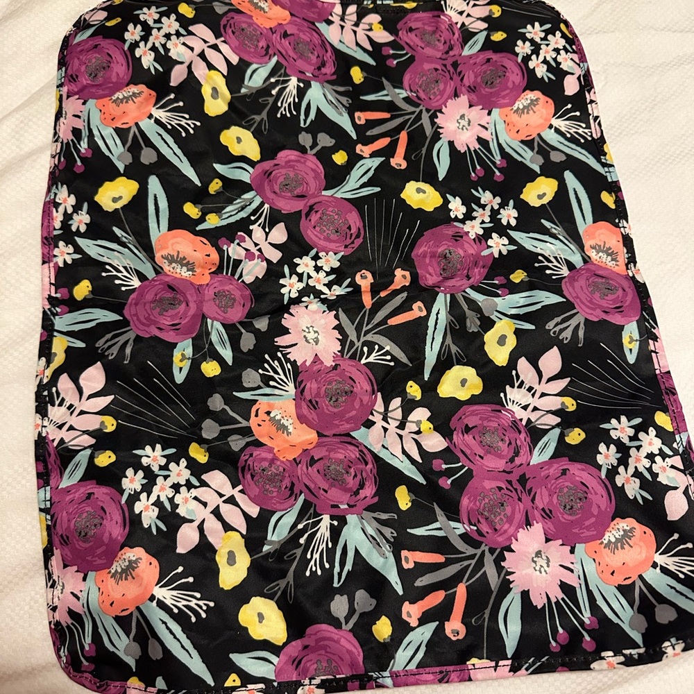 Juju be be wet, in midnight bloom